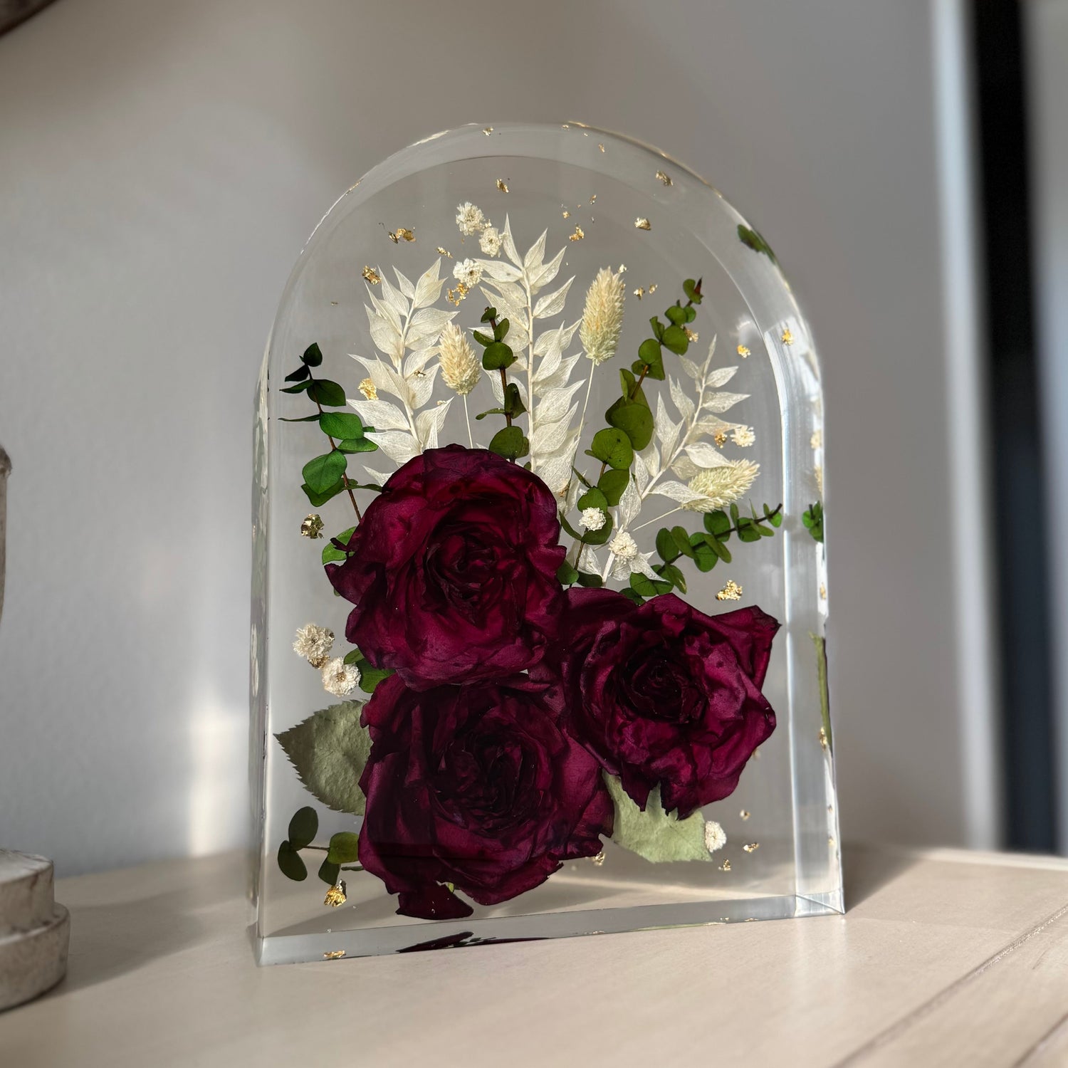 Arch-shaped resin display of preserved memorial flowers