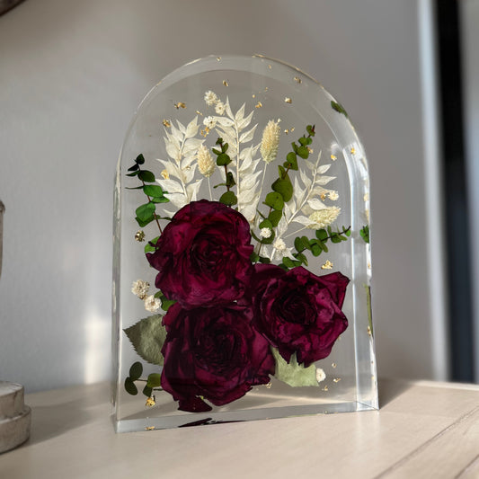 Arch-shaped resin display of preserved memorial flowers